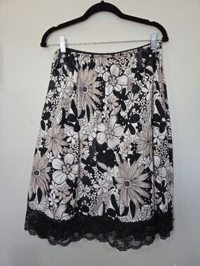 NOS Zero Zero Cotton Midi Skirt Size Small Black White Floral Sequin Lace Hem